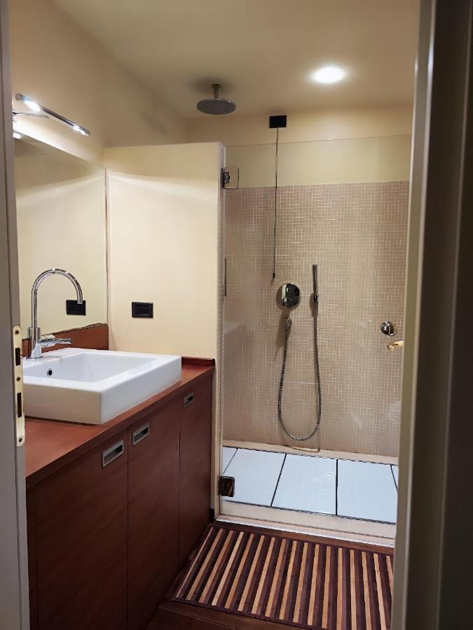 Daisy Apartment In Centro A コモ エクステリア 写真